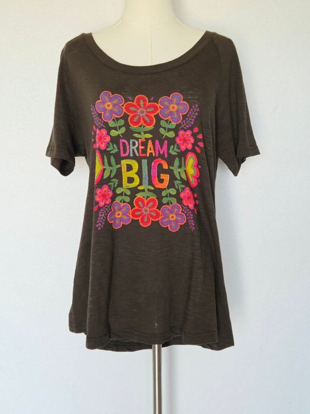 Natural Life Graphic Floral Dream Big T-Shirt Scoop Neck Dark Grey Cotton